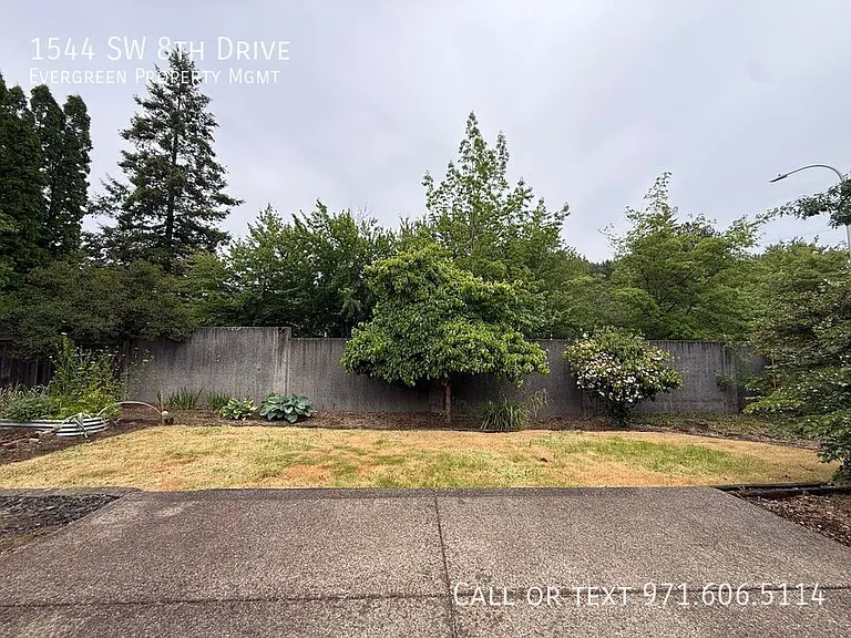 1544 SW 8th Dr — Photo 28