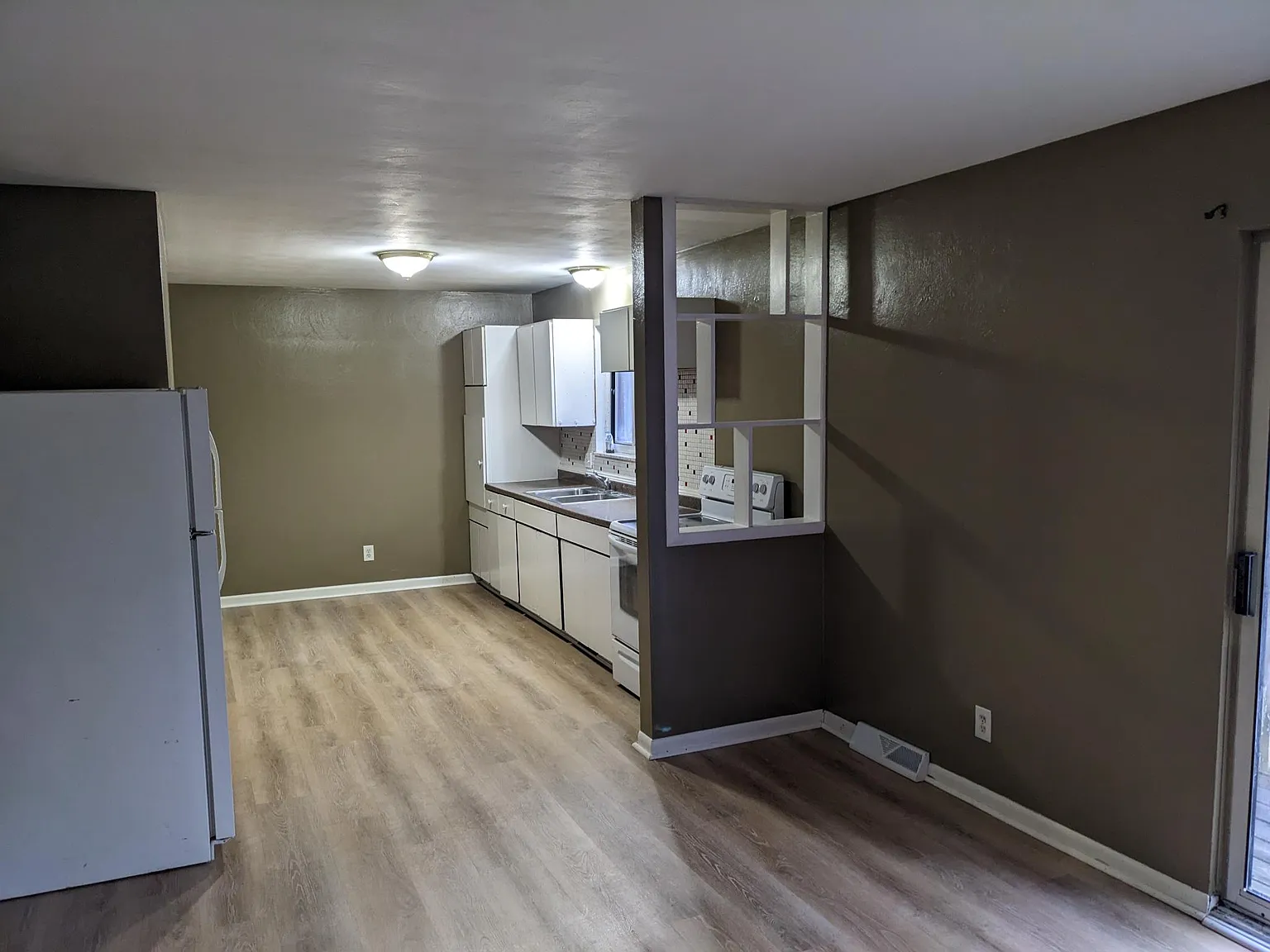 2 bed, 800 sqft, $950 — Photo 2