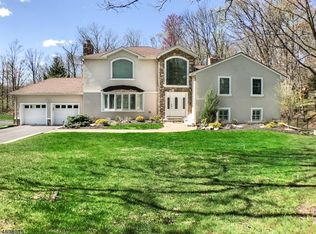 47 Brookside Ter, North Caldwell, NJ