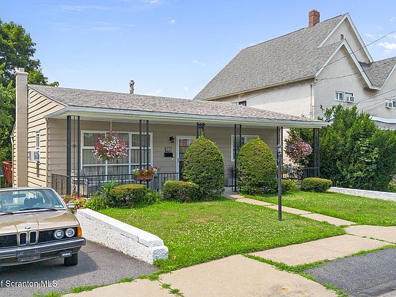 3rd image of 332 Spring St