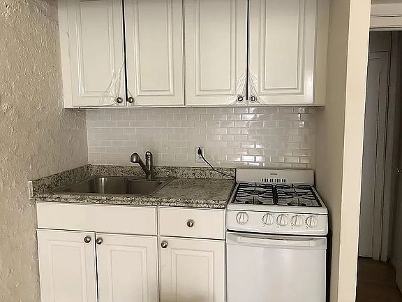 3rd image of 426 W 46th St APT 4B