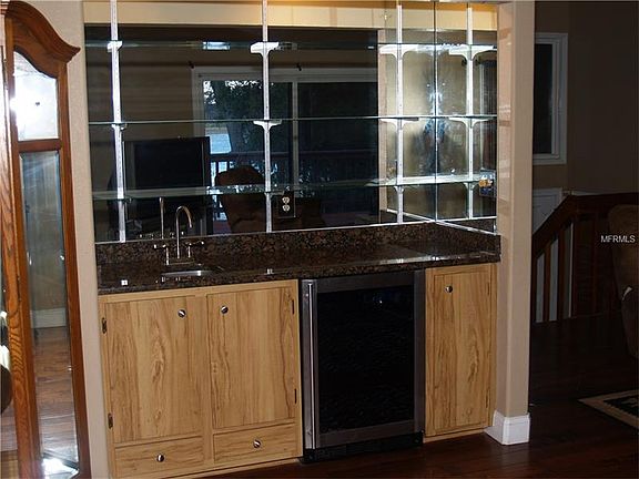 3rd image of 111 Saxon Blvd