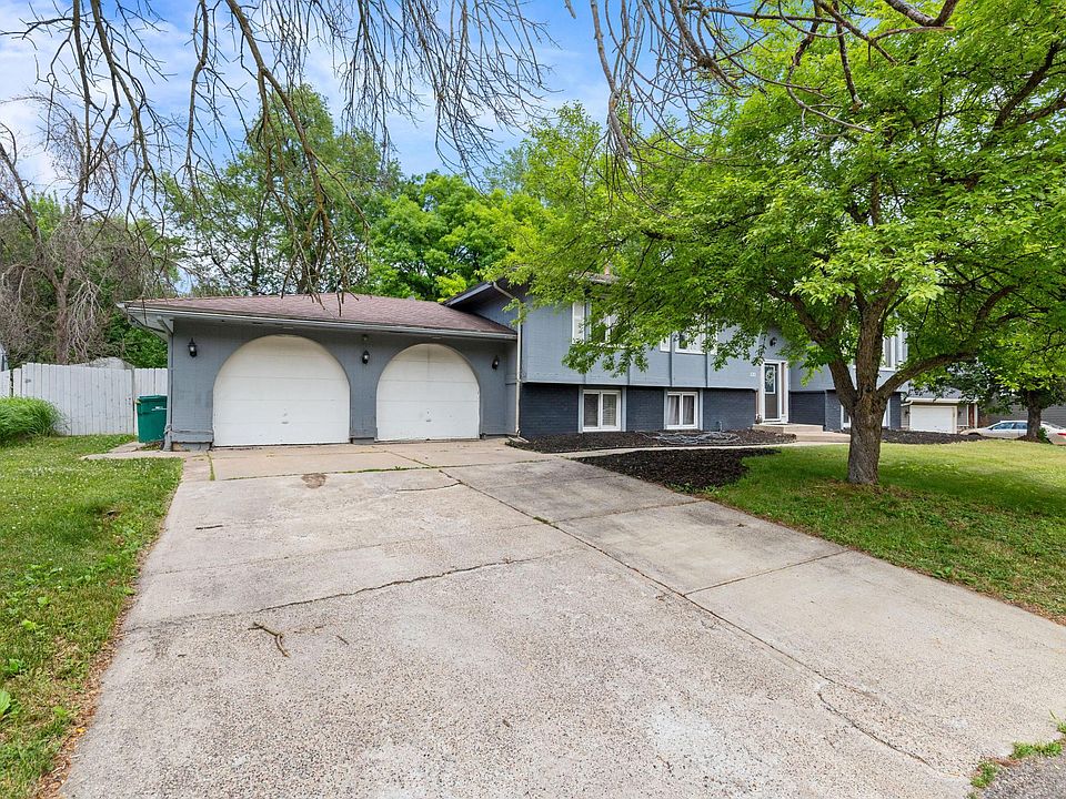 1st image of 121 Chaparral Dr