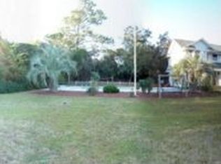 567 Batson Rd, Hampstead, NC 28443