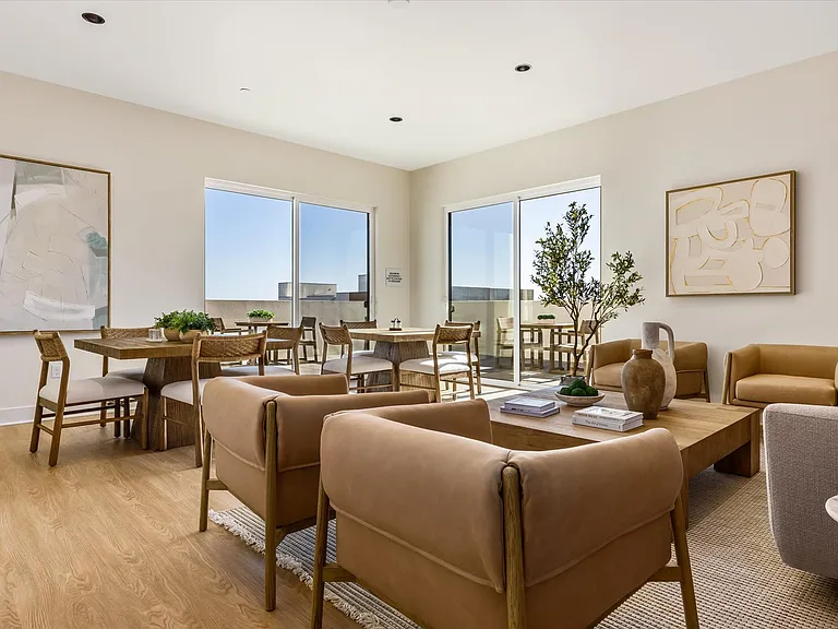 401 W Grand Ave #202 — Photo 46