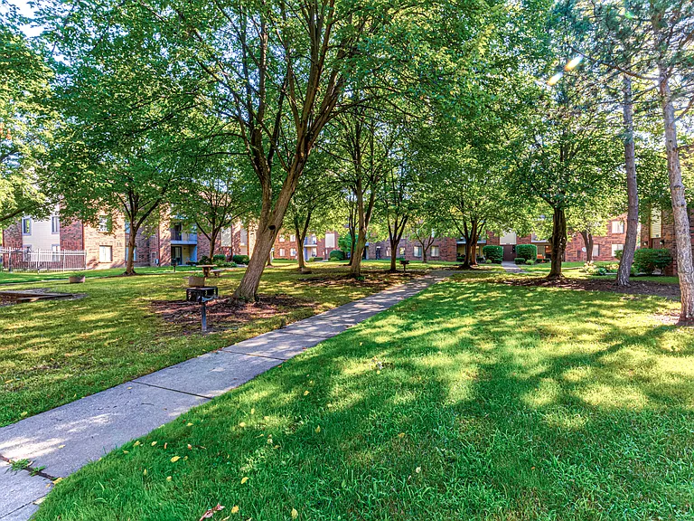 Regency Place Apartments — Photo 66