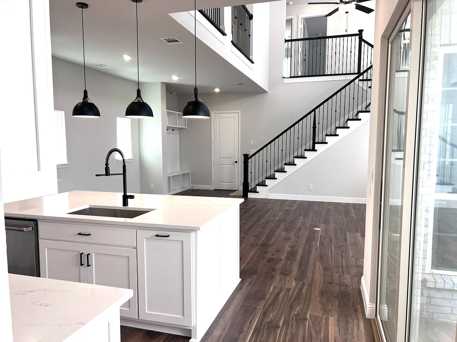 4 bed, 2429 sqft, $4,195 — Photo 4