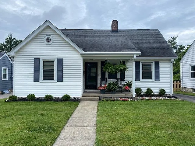 1616 Courtney Avenue — Photo 2