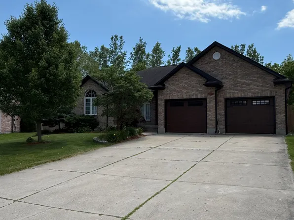 24 Linwood Dr, Thames Centre, ON N0L 1G1