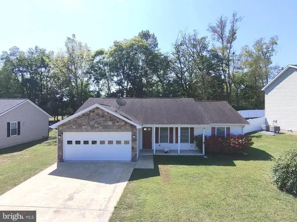 320 Close Dr, Martinsburg, WV 25404