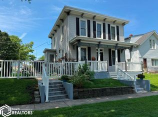 809 S 10th St, Burlington, IA 52601