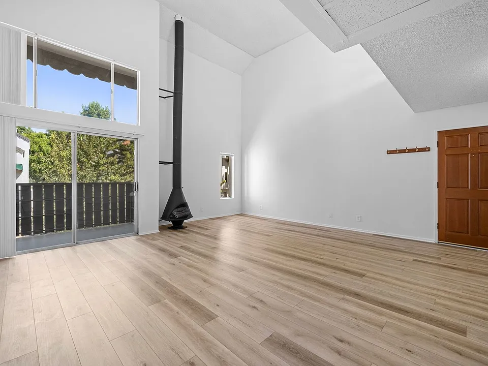 18645 Hatteras St #271