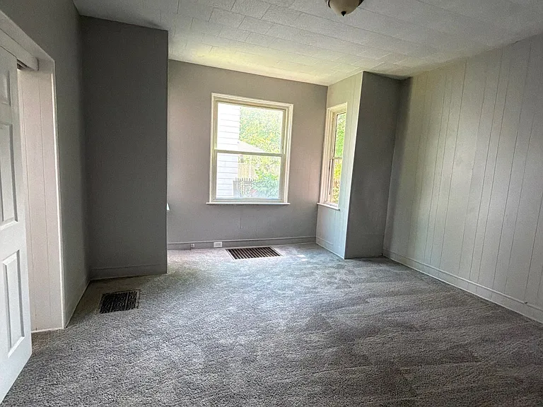 943 Rosemont Ave — Photo 6