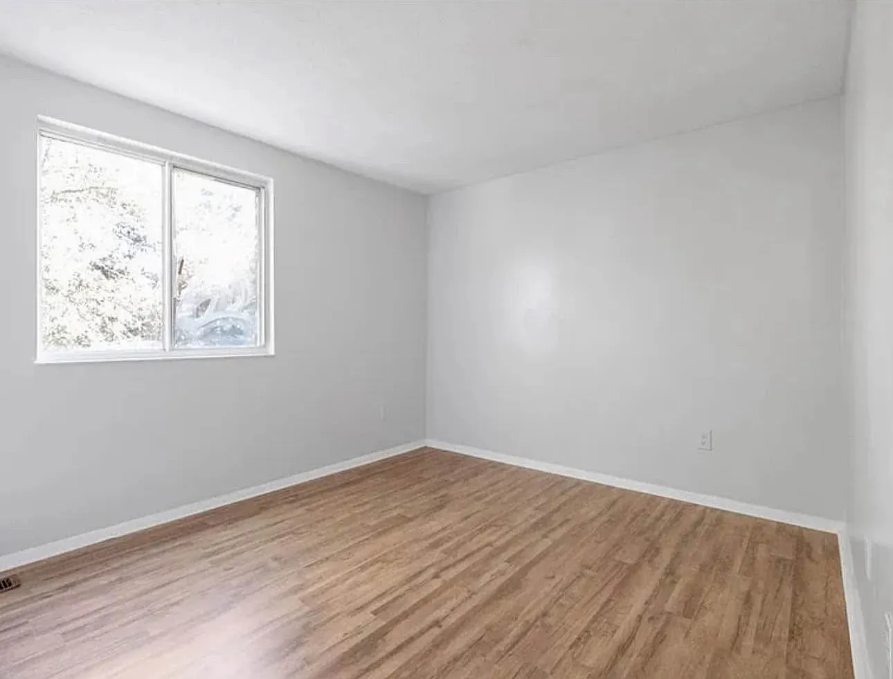 4 bed, 3.5 bath, 2200 sqft, $3,700 — Photo 4
