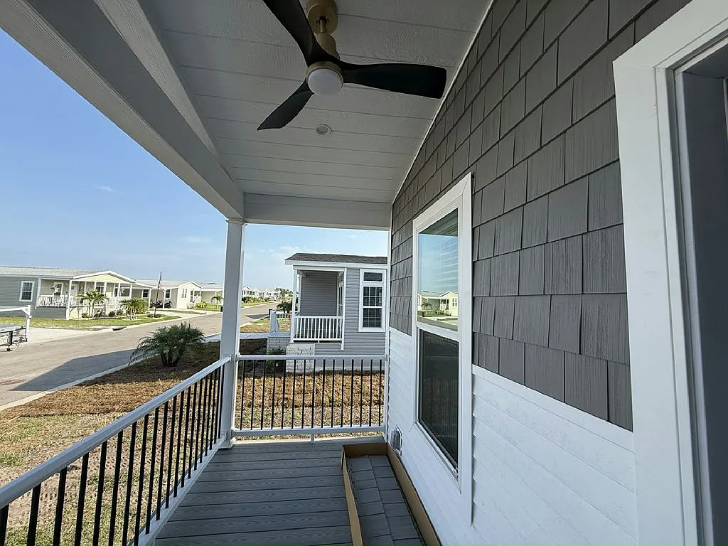 3 bed, 2.0 bath, 1460 sqft, $1,895 — Photo 3