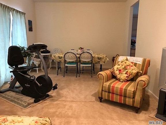 5th image of 39 Willow Wood Dr