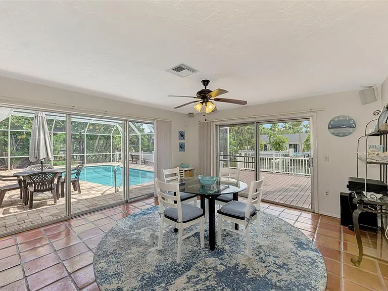 4946 Commonwealth Dr — Photo 26
