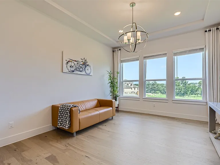 704 Palamos Dr — Photo 16