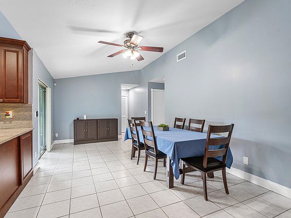5th image of 206 Parkwood Drive S