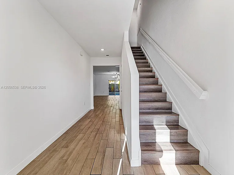 501 NE 6th Ct — Photo 7