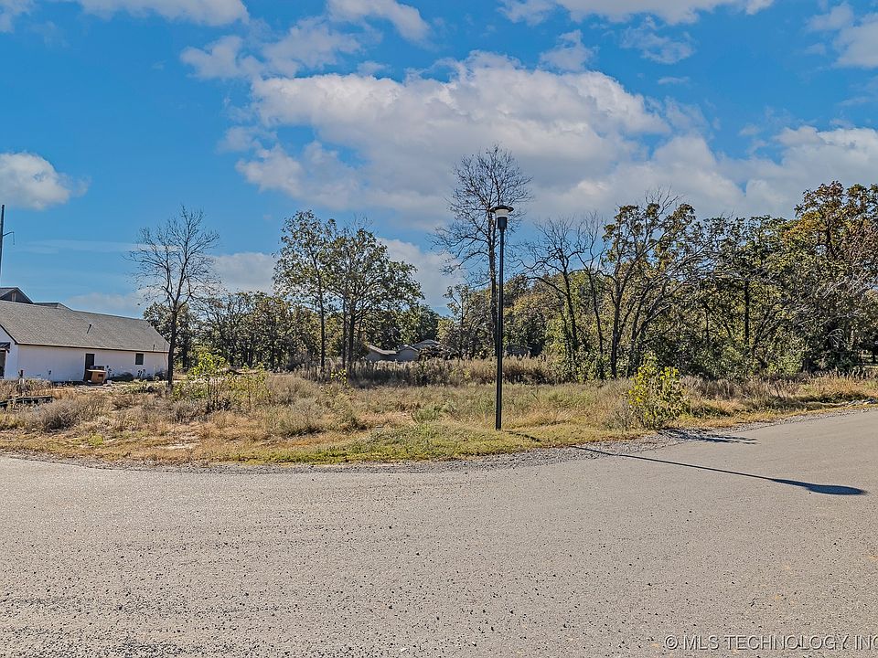 2nd image of 2715 Falls Bend Dr