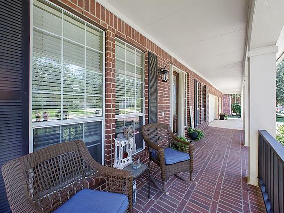 3rd image of 12810 N Cypress Ln
