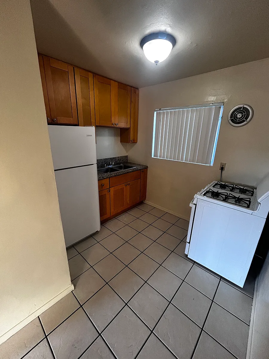 Building Photo - 2050 Ulric St #34