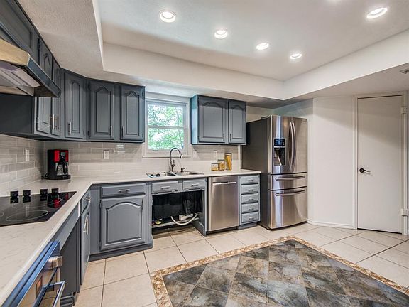 3rd image of 4553 Fremont Ln