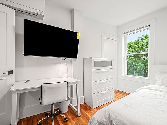 2nd image of 18 Benedict St #2