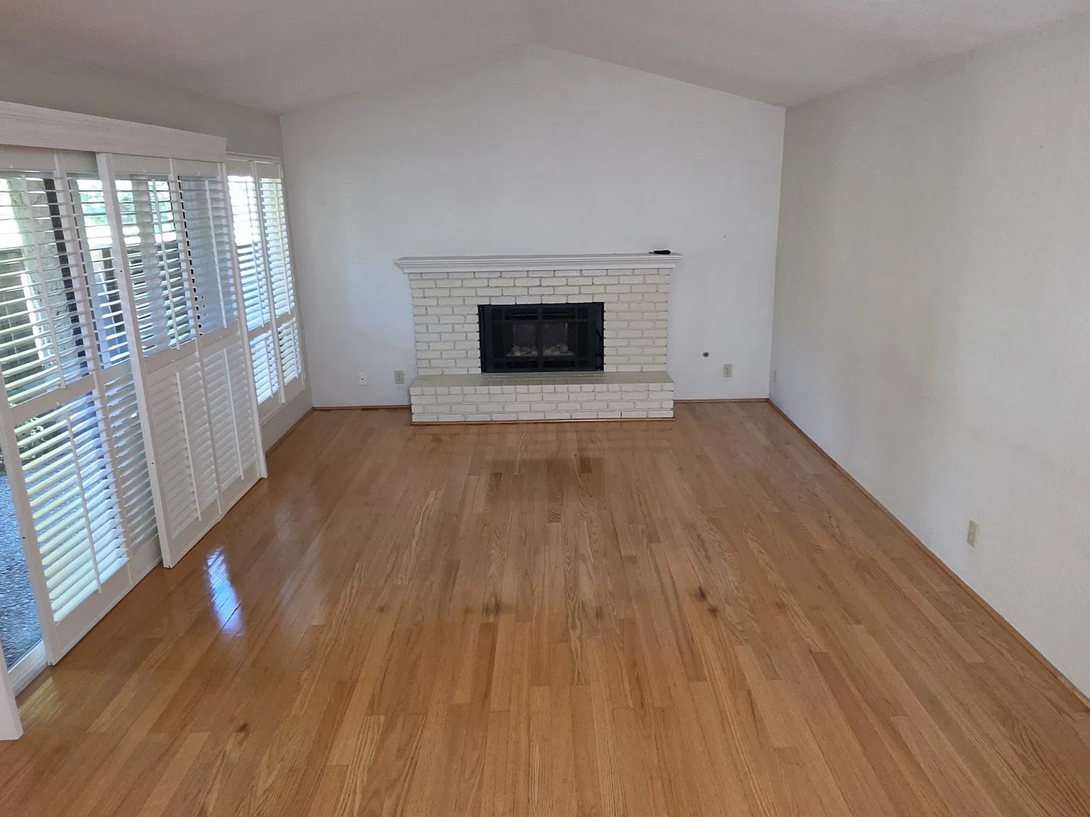 527 Wilshire Court - 1 — Photo 4