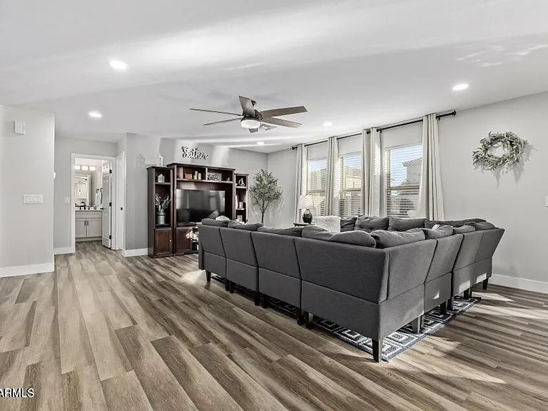 10617 W Daley Ln — Photo 8
