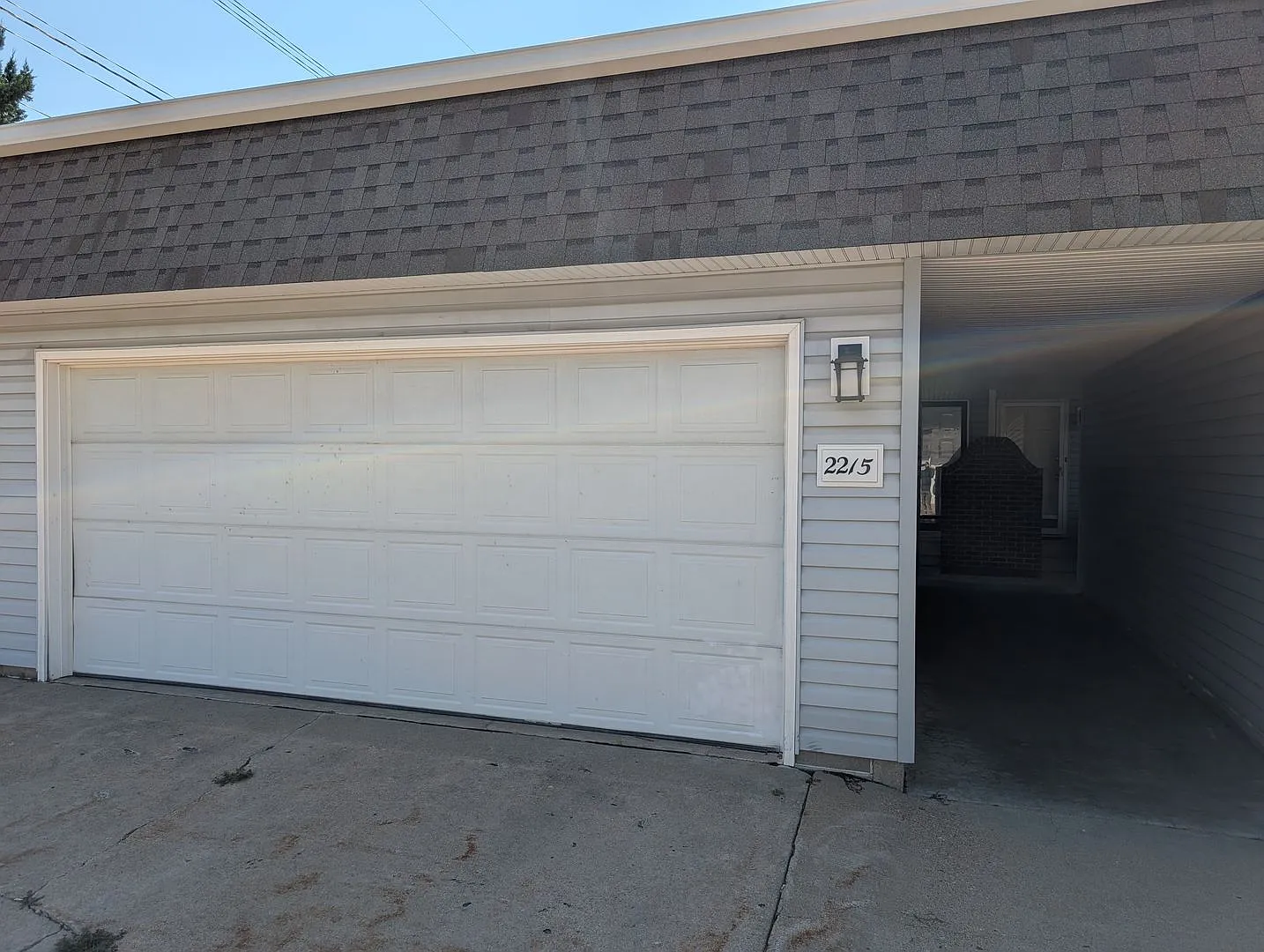 Fully Updated 3 Bedroom 3 Bath Townhouse with 2 Stall Attatched Garage — Photo 1