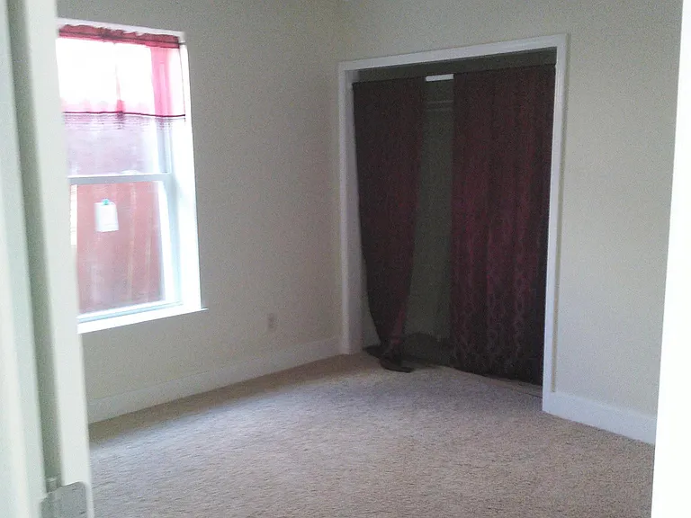 317 Parker St — Photo 16