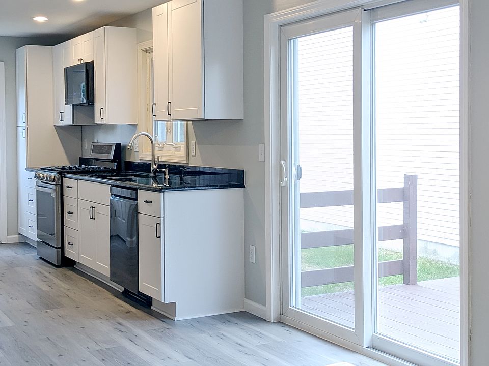 Sliding Doors to deck into kitchen