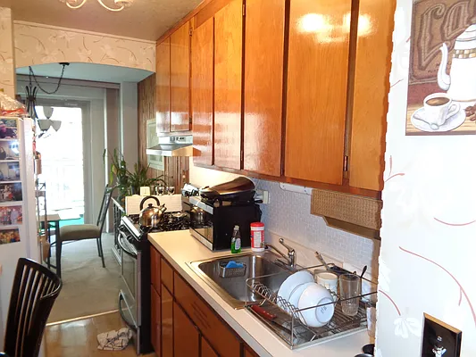 Sold by Thomas Lipovetsky, LREB | media 32