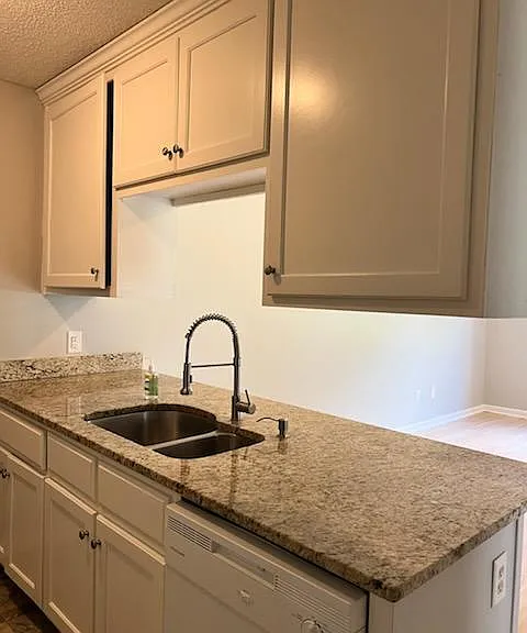 246 Lawrence St #A — Photo 3