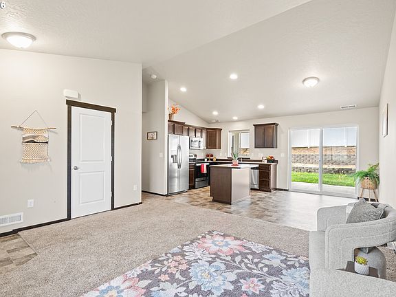 5th image of 410 Costanza Ave