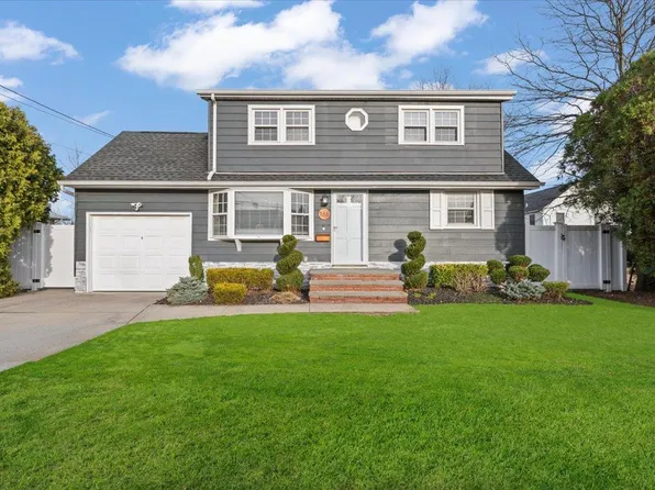 166 N 3rd Street, Bethpage, NY 11714