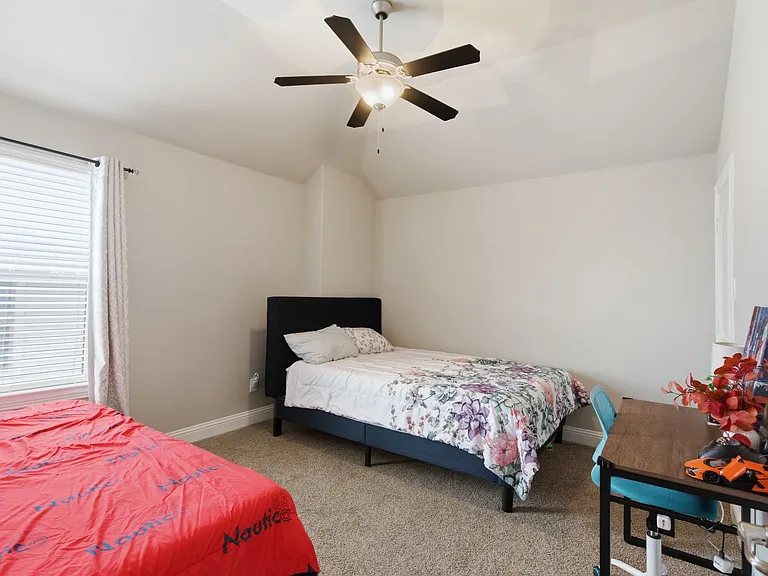 7452 Reverchon Dr — Photo 31
