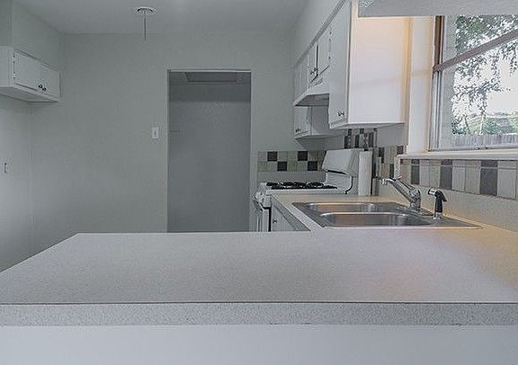 3rd image of 620 La Salle Dr