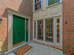 6653 Midhill Pl, Falls Church, VA 22043