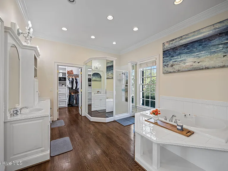 Lexington Dr — Photo 26