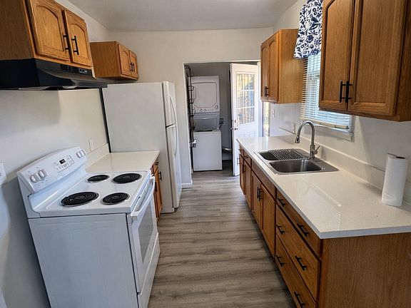 2nd image of 5033 E Los Coyotes Diagonal