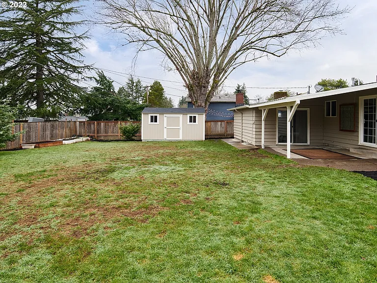1825 SW Wellington Ave — Photo 15