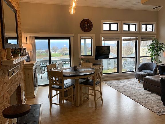 3rd image of 290 Sailors Cove Dr