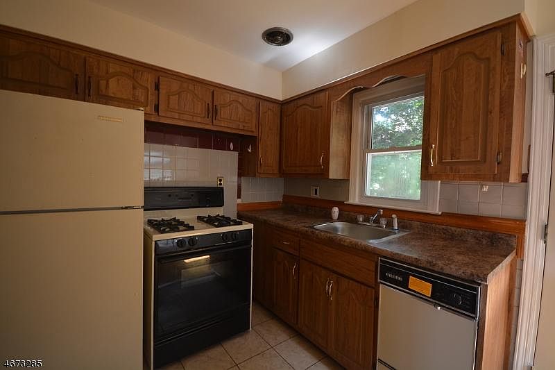 2nd image of 55 Woods Ave