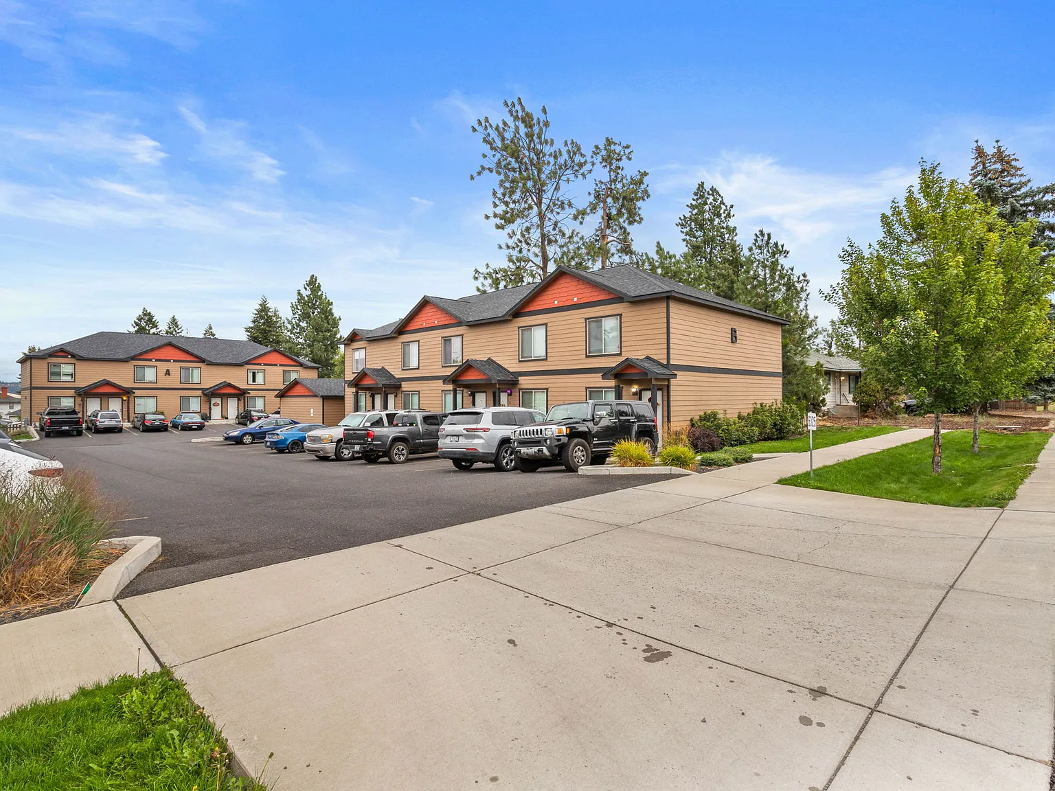 2 bed, 1.5 bath, 1050 sqft, $1,500 — Photo 2