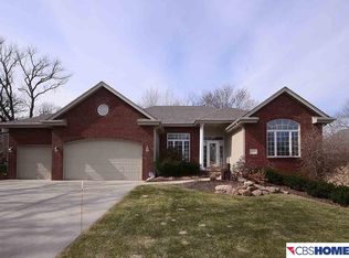 9708 Pinehurst Cres, Omaha, NE 68124