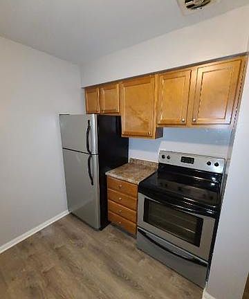 2nd image of 555 W Stratford Pl APT 204