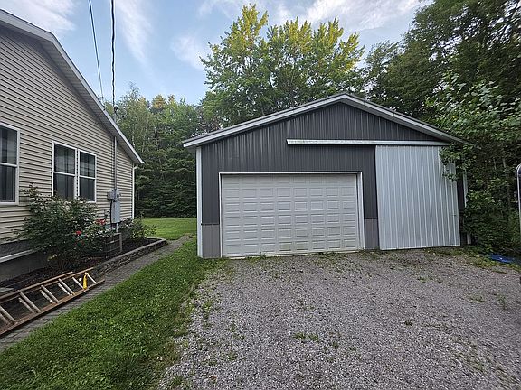 Front of 32' x 48' pole barn